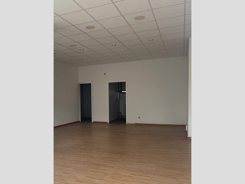 Attività commerciale in Affitto a Fucecchio, 700&euro;, 80 m²