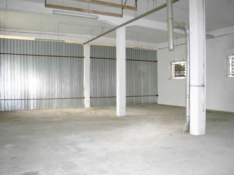 Attività commerciale in Affitto a Vicopisano, 750€, 190 m²