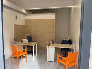 Attività commerciale in Affitto a Pontedera, 650€, 15 m²