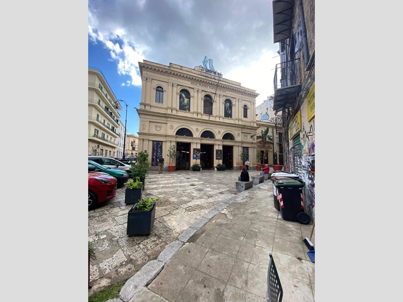 Attività commerciale in Affitto a Palermo, 1'500€, 100 m²