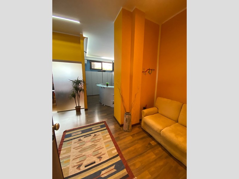 Ufficio in Vendita a Palermo, 110'000€, 70 m²