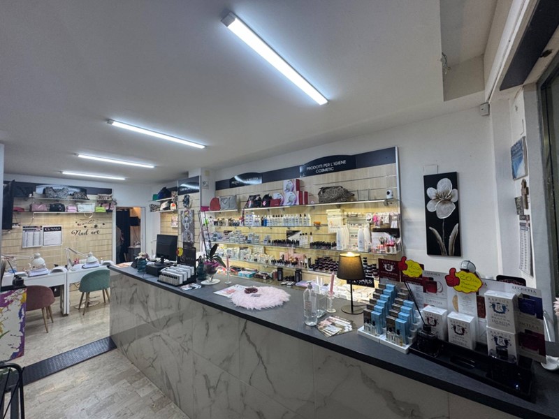 Negozio in Affitto a Palermo, 550€, 36 m²