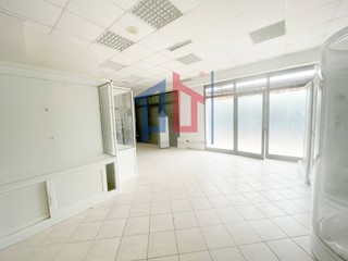 Immobile commerciale in Affitto a Ardea, 1'000€, 85 m²