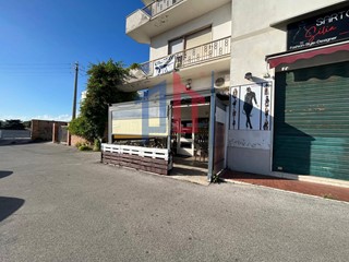 Attività commerciale in Vendita a Pomezia, 70'000€, 200 m²