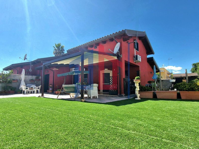 Villa in Vendita a Ardea, 225'000€, 137 m²
