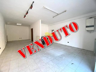 Negozio in Vendita a Trezzo sull'Adda, 55'000€, 68 m²