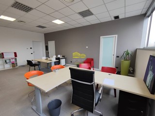 Ufficio in Vendita a Trezzo sull'Adda, 80'000€, 65 m²