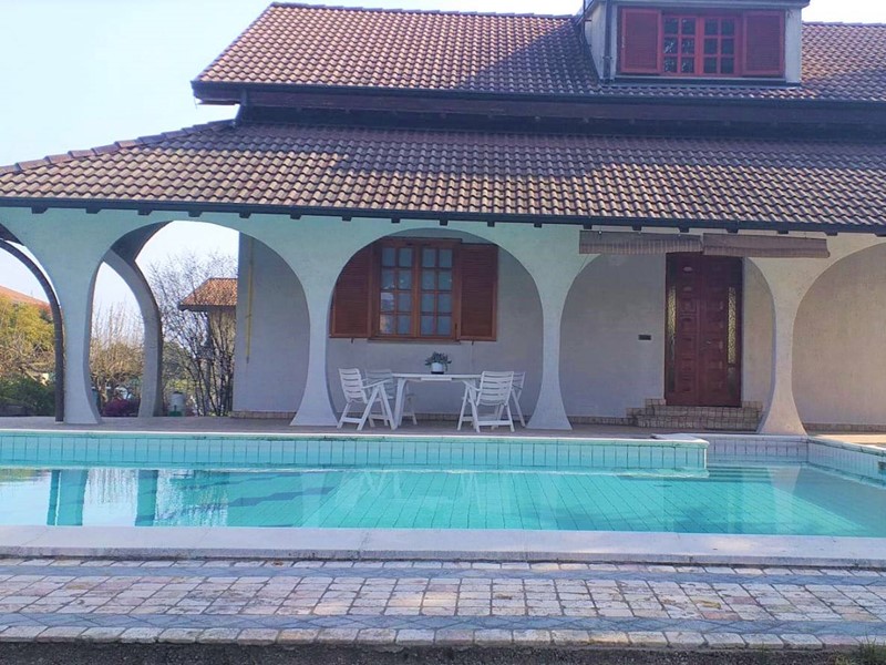 Villa in Vendita a Verderio, 525'000€, 340 m²