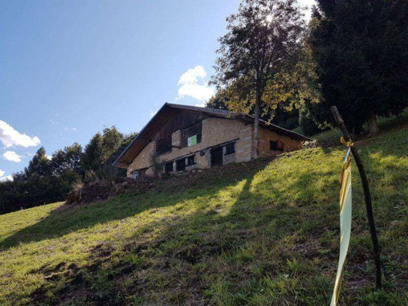 Casa Indipendente in Vendita a Castel Condino, 80'000€, 215 m²