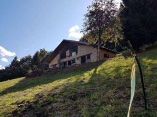 Casa Indipendente in Vendita a Castel Condino, 80'000€, 215 m²