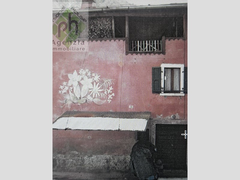 Casa Semi Indipendente in Vendita a Castel Condino, 75'000€, 400 m²