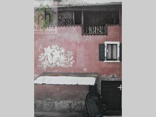 Casa Semi Indipendente in Vendita a Castel Condino, 75'000€, 400 m²