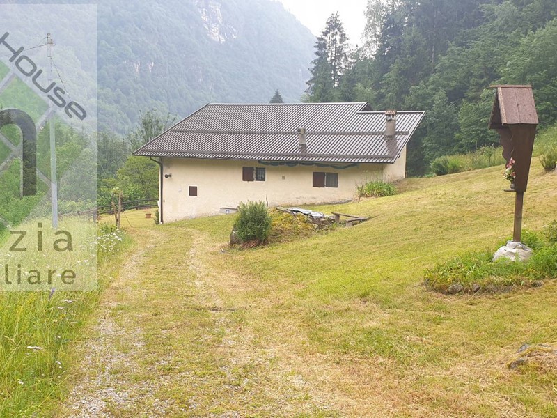 Casa Indipendente in Vendita a Valdaone, 200'000€, 290 m²