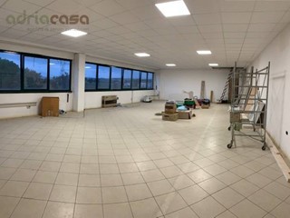 Capannone in Vendita a San Giovanni in Marignano, 550'000€, 630 m²