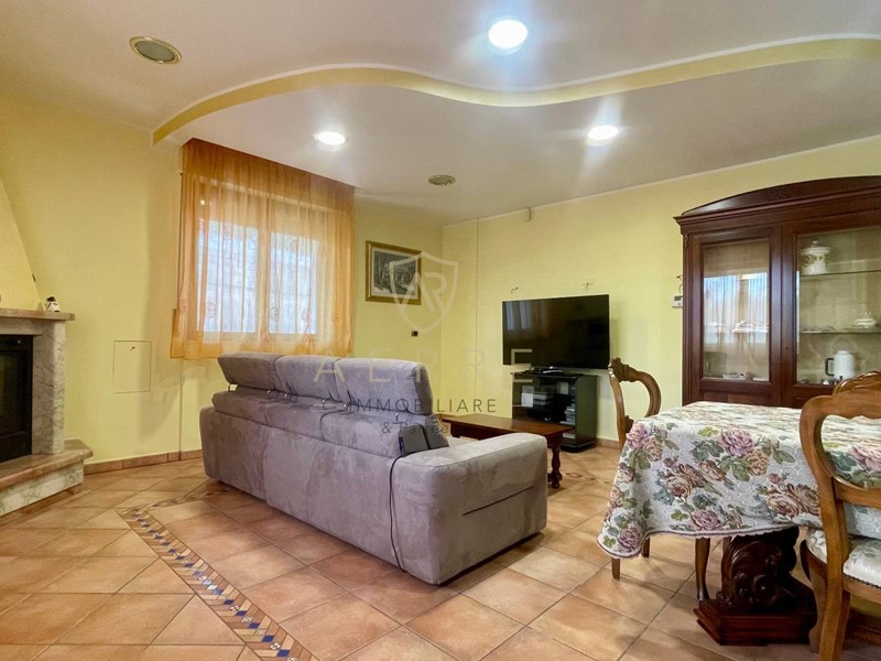 Casa Indipendente in Vendita a Moscufo, 295'000€, 416 m²