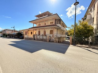 Casa Indipendente in Vendita a Cepagatti, 320'000€, 516 m²