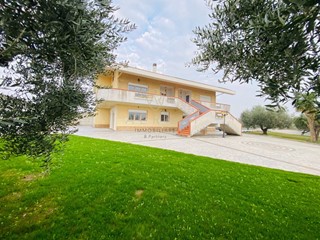 Casa Semi Indipendente in Vendita a Francavilla al Mare, 319'000€, 185 m²