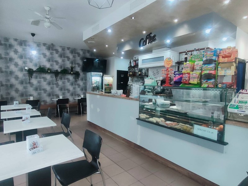 Attività commerciale in Vendita a Rimini, 35'000€, 135 m²