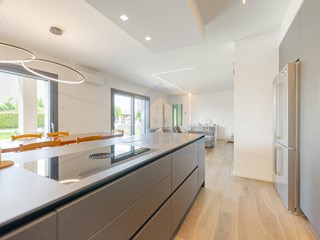 Villa in Vendita a Paese, 450'000€, 240 m²