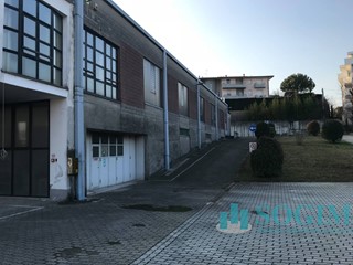 Capannone in Vendita a Cantù, 1'650'000€, 1850 m²