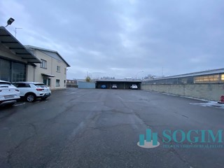 Capannone in Vendita a Cantù, 1'500'000€, 3512 m²