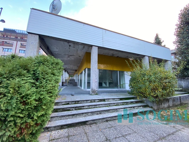 Negozio in Vendita a Cantù, 500'000€, 1050 m²