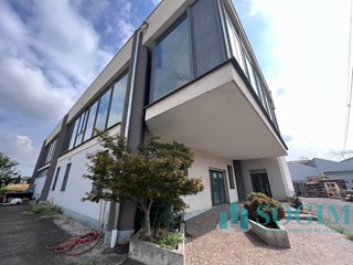 Ufficio in Vendita a Rovello Porro, 270'000&euro;, 460 m²