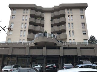 Ufficio in Affitto a Cantù, 650€, 82 m²