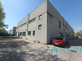 Magazzino in Affitto a Lurago Marinone, 1'000€, 300 m²