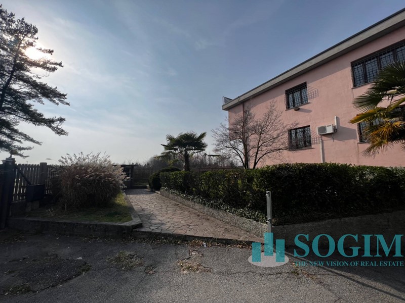 Ufficio in Affitto a Vertemate con Minoprio, 540€, 65 m²