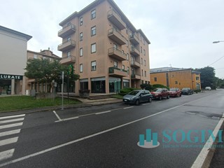 Ufficio in Affitto a Lurate Caccivio, 1'800€, 200 m²