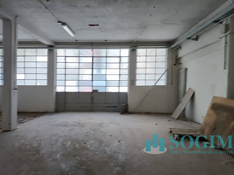 Capannone in Vendita a Inverigo, 200'000€, 500 m²