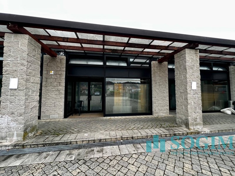 Magazzino in Vendita a Senna Comasco, 95'000€, 130 m²