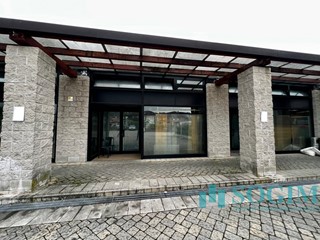 Magazzino in Vendita a Senna Comasco, 95'000€, 130 m²