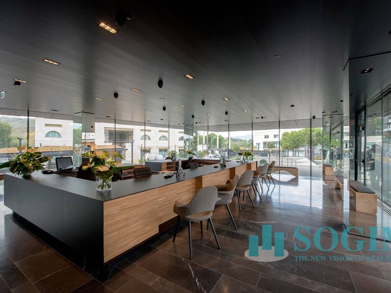 Immobile commerciale in Affitto a Figino Serenza, 9'200€, 1000 m²