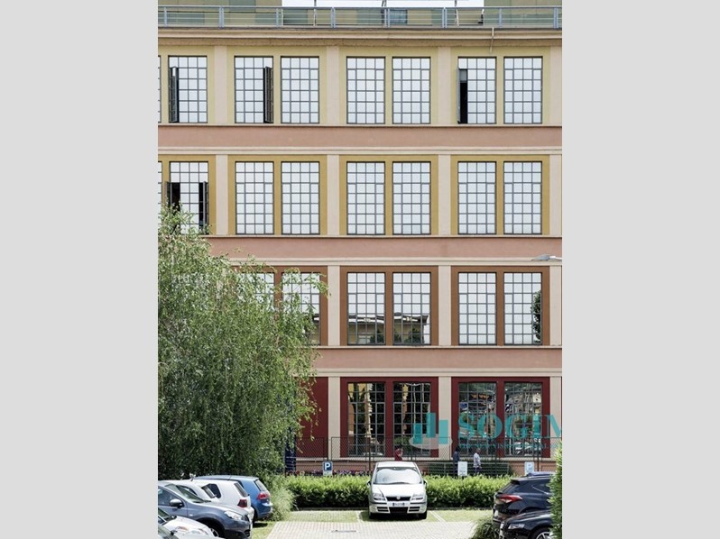 Ufficio in Affitto a Como, 600 m²