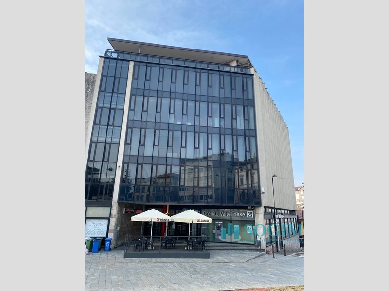 Ufficio in Affitto a Cantù, 790€, 189 m²