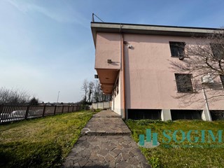 Ufficio in Affitto a Vertemate con Minoprio, 610€, 78 m²