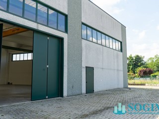 Capannone in Vendita a Solbiate con Cagno, 650'000€, 585 m²