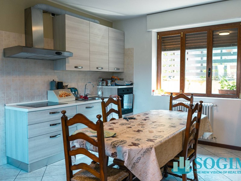 Appartamento in Vendita a Figino Serenza, 430'000€, 285 m²