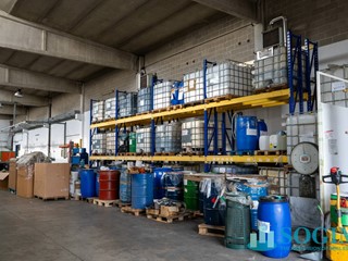 Capannone in Vendita a Mozzate, 595'000€, 855 m²