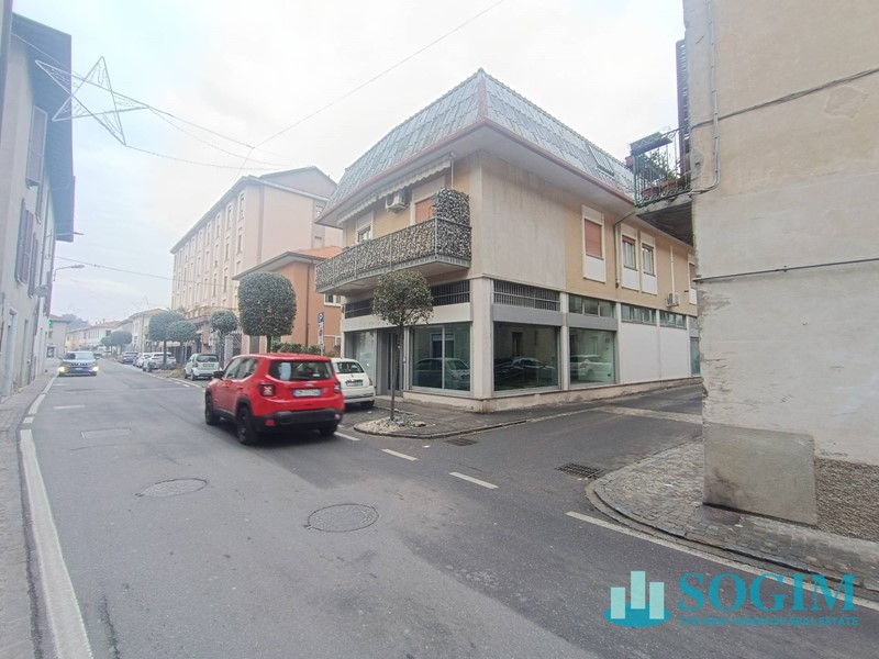 Immobile commerciale in Affitto a Lurate Caccivio, 2'000€, 165 m²