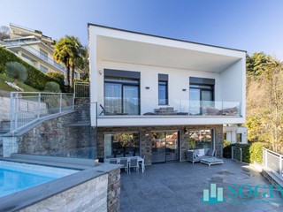 Villa in Vendita a Como, 265 m², con Box