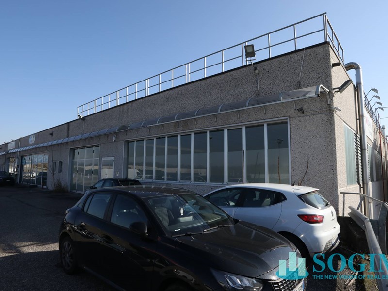 Capannone in Affitto a Mozzate, 3'500€, 1080 m²