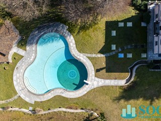 Villa in Vendita a Cadorago, 1618 m², con Box