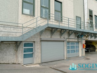 Laboratorio in Vendita a Bulgarograsso, 195'000€, 290 m²