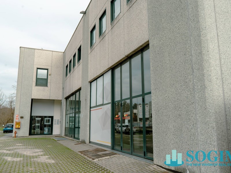 Capannone in Vendita a Bulgarograsso, 255'000€, 295 m²