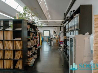 Capannone in Vendita a Bulgarograsso, 380'000€, 440 m²