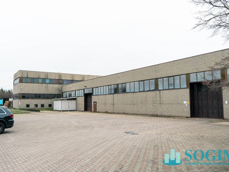 Capannone in Affitto a Lurate Caccivio, 10'500€, 2855 m²