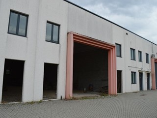 Capannone in Vendita a Cantù, 520'000€, 650 m²